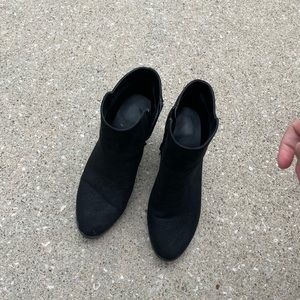 Black boots. Super comfy size 8
